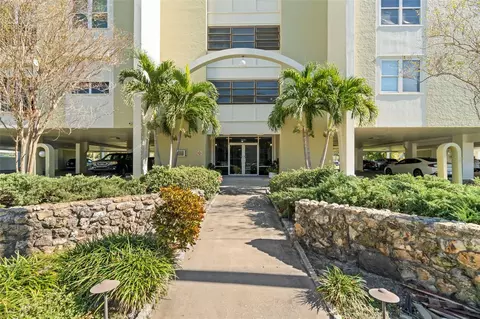 4681 1st St NE #305, Saint Petersburg, FL 33703