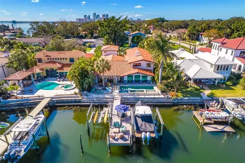 747 Brightwaters Blvd NE, Saint Petersburg, FL 33704