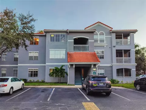 18001 Richmond Place Dr #934, Tampa, FL 33647