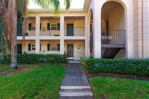 10396 Carrollwood Ln #27, Tampa, FL 33618
