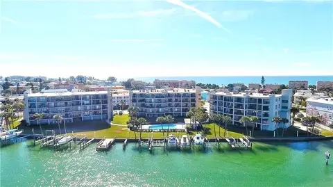 9815 Harrell Ave #301, Treasure Island, FL 33706