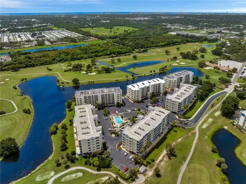 1200 Country Club Dr #3204, Largo, FL 33771