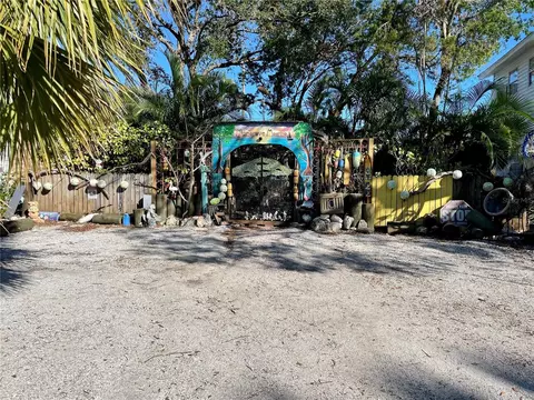 3022 56th St S, Gulfport, FL 33707