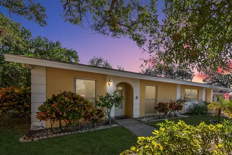 883 De Soto Ct, Dunedin, FL 34698