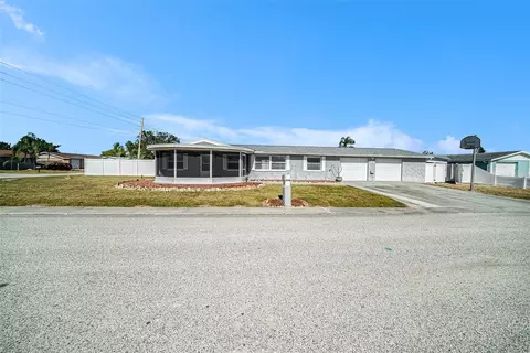 3247 Hoover Dr, Holiday, FL 34691