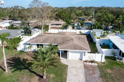 2463 Baywood Dr E, Dunedin, FL 34698