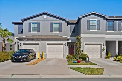 8239 Crescent Oaks Dr, New Port Richey, FL 34655