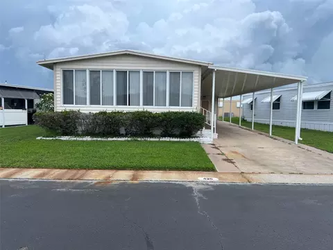 13225 101st St #425, Largo, FL 33773