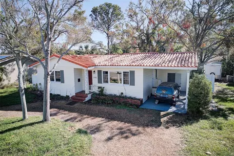 3743 Overlook Dr NE, Saint Petersburg, FL 33703