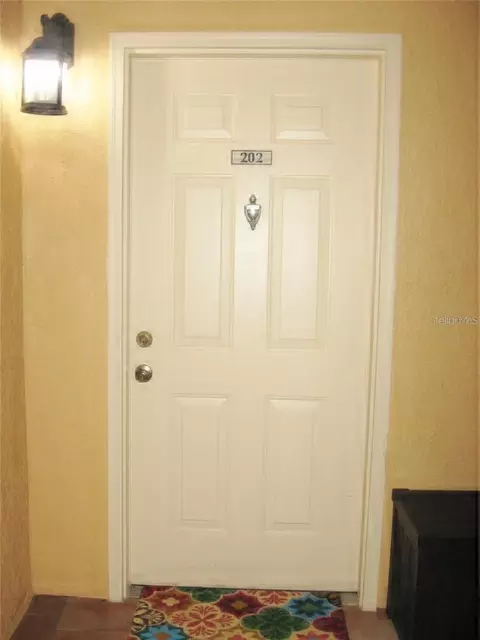 4307 Bayside Village Dr #202, Tampa, FL 33615