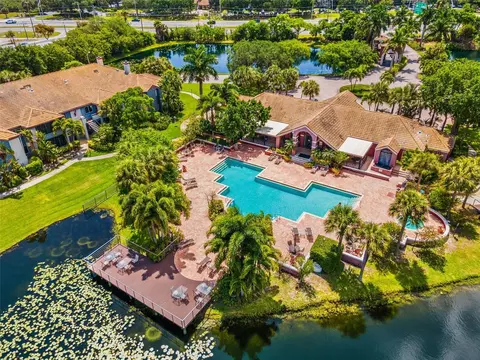 10263 Gandy Blvd N #202, Saint Petersburg, FL 33702