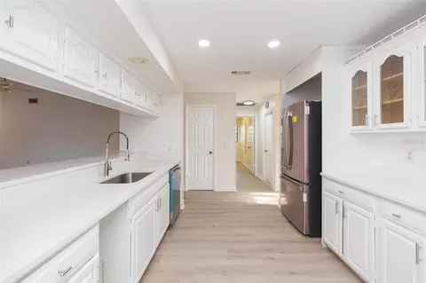 Kitchen - 937 Bunker View Dr, Apollo Beach, FL 33572 photo 2 of 4