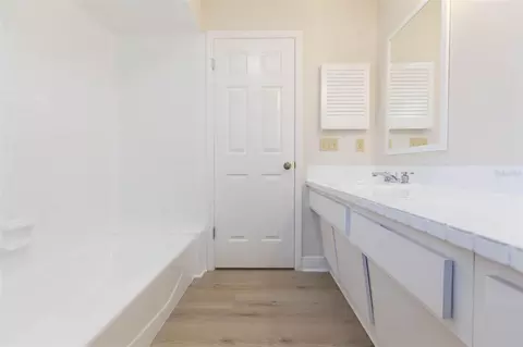 Bath - 937 Bunker View Dr, Apollo Beach, FL 33572 photo 7 of 10