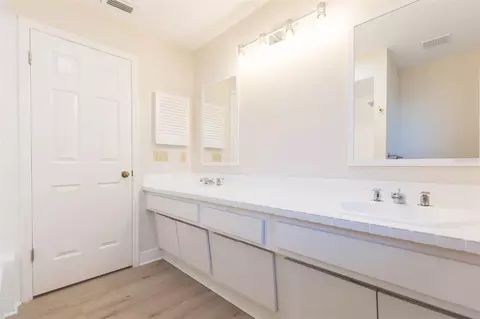 Bath - 937 Bunker View Dr, Apollo Beach, FL 33572 photo 6 of 10