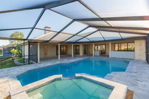 Exterior - 937 Bunker View Dr, Apollo Beach, FL 33572 photo 8 of 12