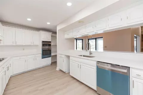 Kitchen - 937 Bunker View Dr, Apollo Beach, FL 33572 photo 1 of 4