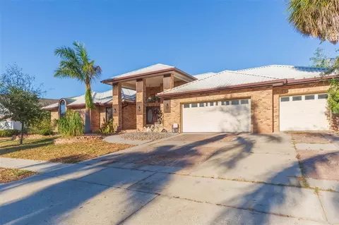 Exterior - 937 Bunker View Dr, Apollo Beach, FL 33572 photo 2 of 12