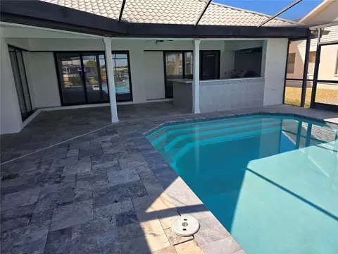 Exterior - 937 Bunker View Dr, Apollo Beach, FL 33572 photo 4 of 12