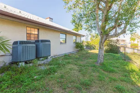Exterior - 937 Bunker View Dr, Apollo Beach, FL 33572 photo 11 of 12