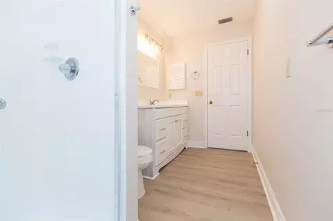 Bath - 937 Bunker View Dr, Apollo Beach, FL 33572 photo 9 of 10