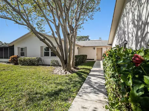 3263 38th St S #B, Saint Petersburg, FL 33711