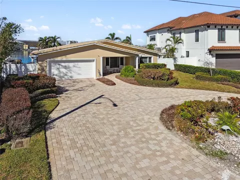 10208 Tarpon Dr, Treasure Island, FL 33706