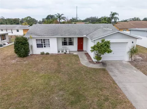 5601 Lima Dr, Holiday, FL 34690