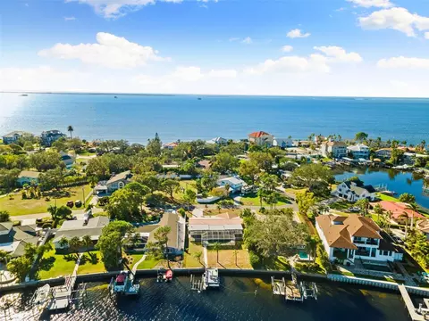 152 Carlyle Dr, Palm Harbor, FL 34683