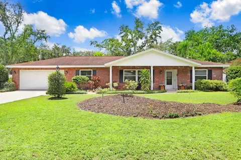 605 Greenbriar Dr, Brandon, FL 33511