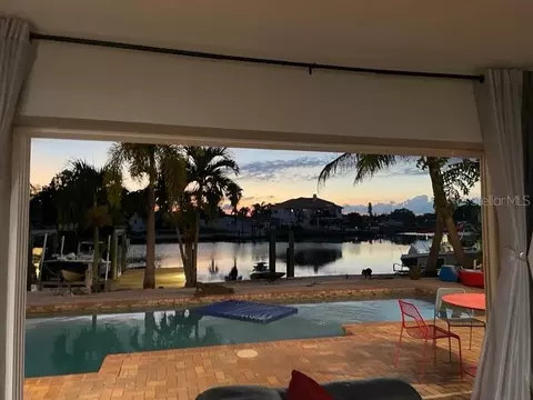 9410 Sun Isle Dr NE, Saint Petersburg, FL 33702