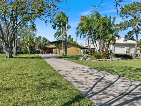 710 Shore Dr E, Oldsmar, FL 34677
