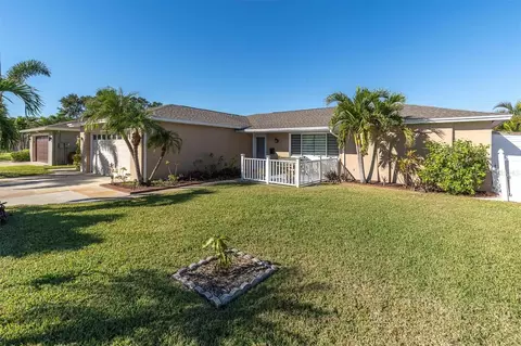 219 98th Ave NE, Saint Petersburg, FL 33702
