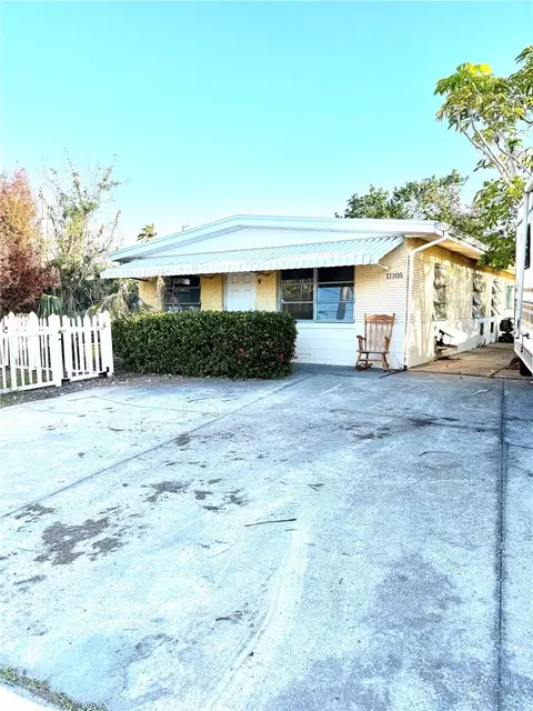 11105 2nd St E, Treasure Island, FL 33706