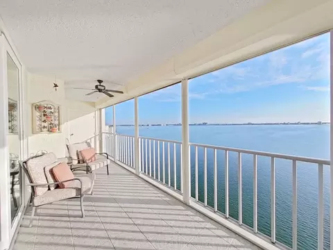 6060 Shore Blvd S #1008, Gulfport, FL 33707