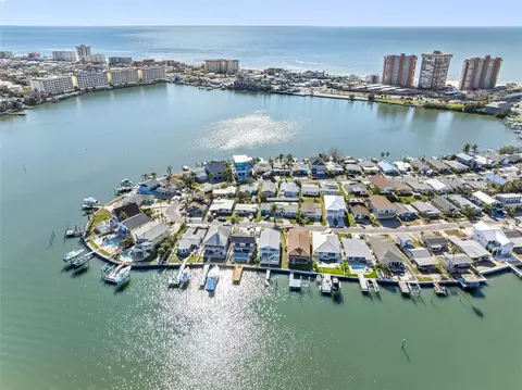 943 182nd Ave E, Redington Shores, FL 33708