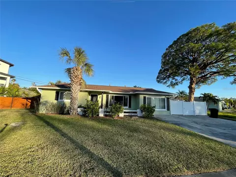 6041 Venetian Blvd NE, Saint Petersburg, FL 33703