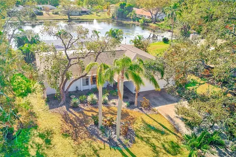 320 Mimosa Cir, Sarasota, FL 34232