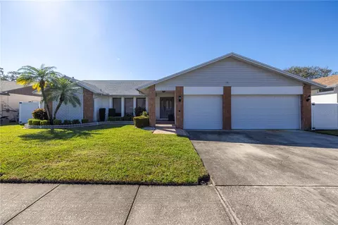11600 Tradewinds Blvd, Largo, FL 33773