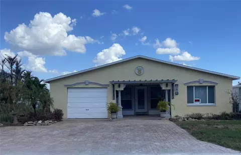 17613 1st St E, Redington Shores, FL 33708