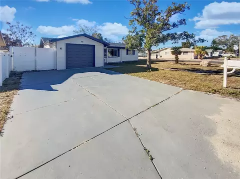 7824 Hawthorn Dr, Port Richey, FL 34668