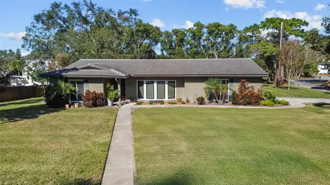 1242 Holiday Dr, Tarpon Springs, FL 34689