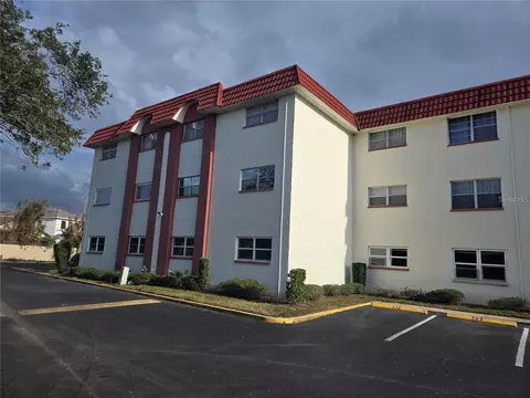 1860 Massachusetts Ave NE #124, Saint Petersburg, FL 33703