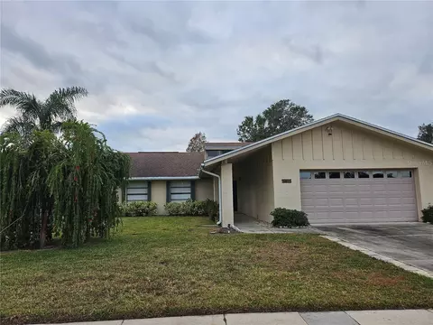 604 Sandalwood Dr, Plant City, FL 33563