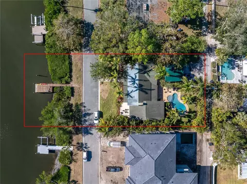 323 Coffee Pot Dr NE, Saint Petersburg, FL 33704