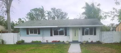 920 Hull St S, Gulfport, FL 33707
