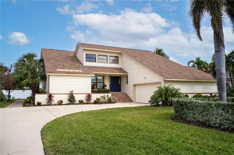 107 17th St, Belleair Beach, FL 33786