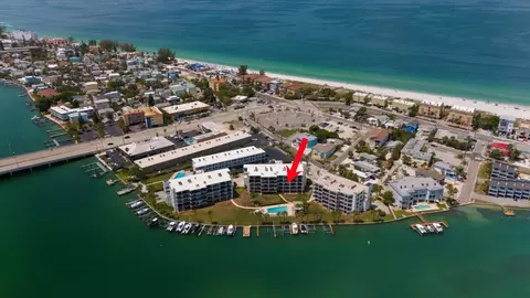 9815 Harrell Ave #302, Treasure Island, FL 33706
