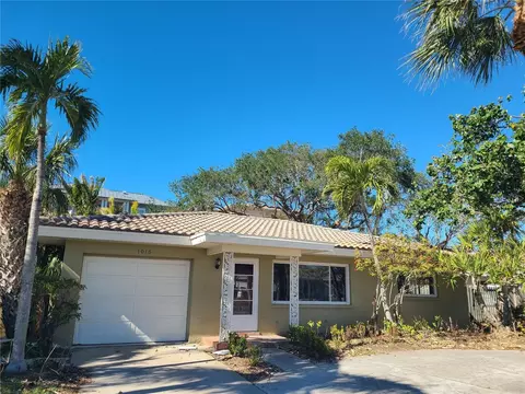 1016 Mandalay Ave, Clearwater Beach, FL 33767