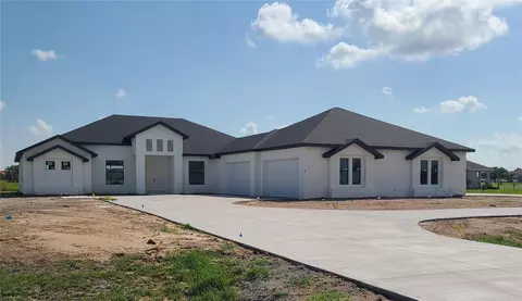 5325 Lake Toscana Dr, Wimauma, FL 33598