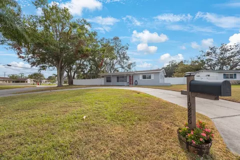 10880 Village Green Ave, Seminole, FL 33772